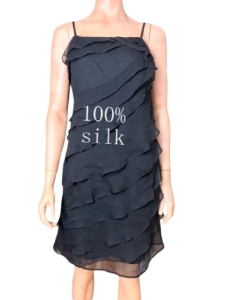 czarna lejąca się sukienka z falbanami z jedwabiu esprit S silk chiffon